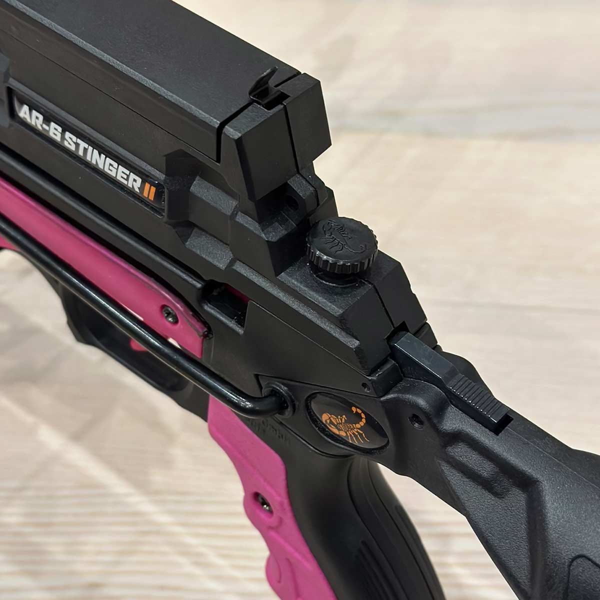 AR-6 – Rändelschraube für Magazin